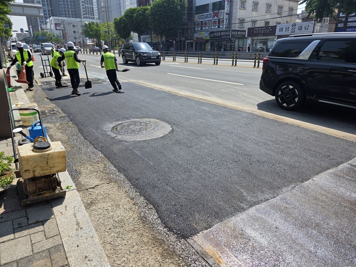 “대구도 싱크홀?”…지반침하에 운전자 다쳐