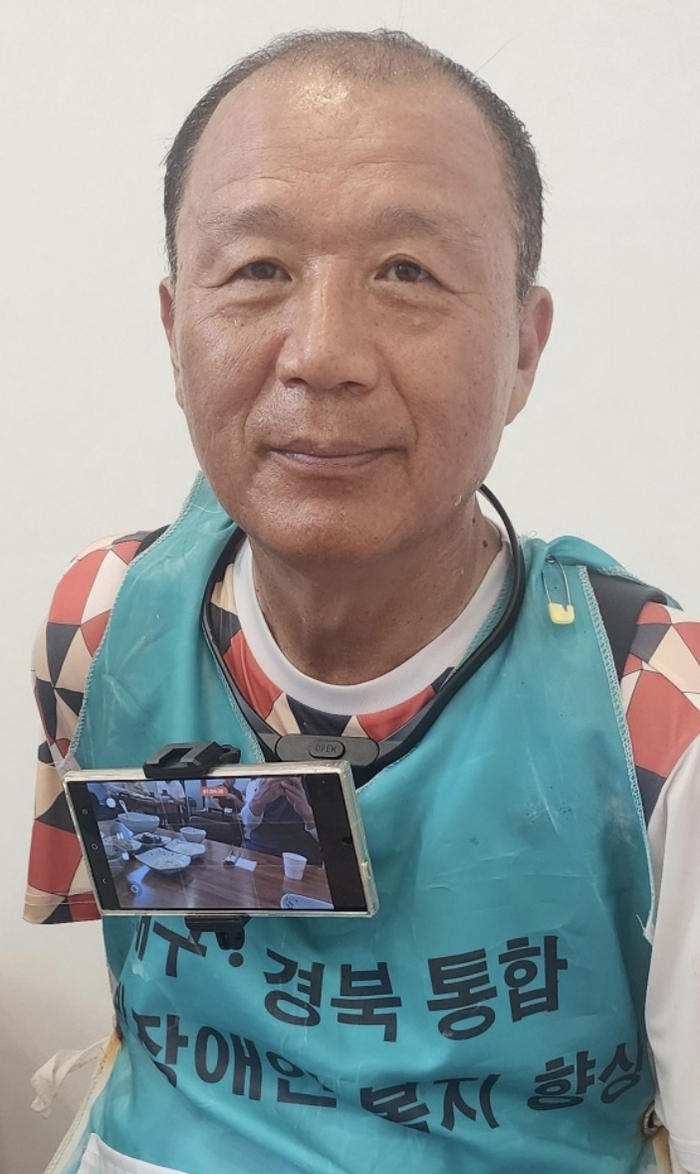 양팔과 오른쪽 다리를 잃었지만 장애인 복지 향상에 노력하고 있는 이범식 박사. <이범식 박사 제공>