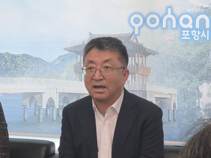 장상길 포항시 부시장이 20일 긴급 차담회를 열고 포항 촉발지진 정신적 손해배상 항소심 판결과 관련해 입장을 밝히고 있다.