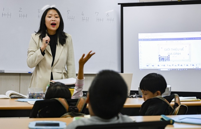 베트남에서 한국으로 결혼 이주를 한 황윤주 씨가 16일 대구 수성구 가족센터에서 다문화 가정 어린이들을 대상으로 베트남어를 가르치고 있다.
이현덕기자 lhd@yeongnam.com