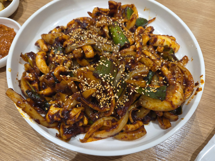 대구 수성구 범어동 엄식당의 직화오징어볶음.