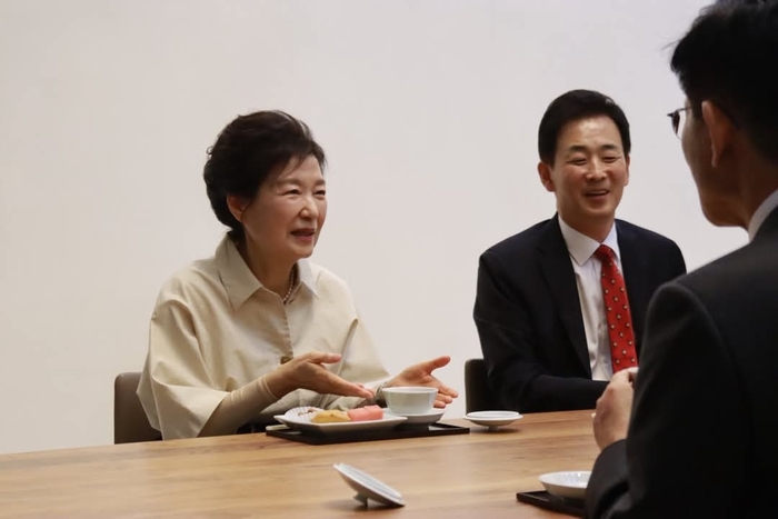 정치적 해석을 자제하면서도, TK에 남긴 강한 인상.