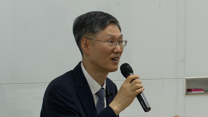 문형배 전 헌법재판소장 권한대행이 28일 대구대에서 강연을 하고 있다. 이형일기자 hilee@yeongnam.com
