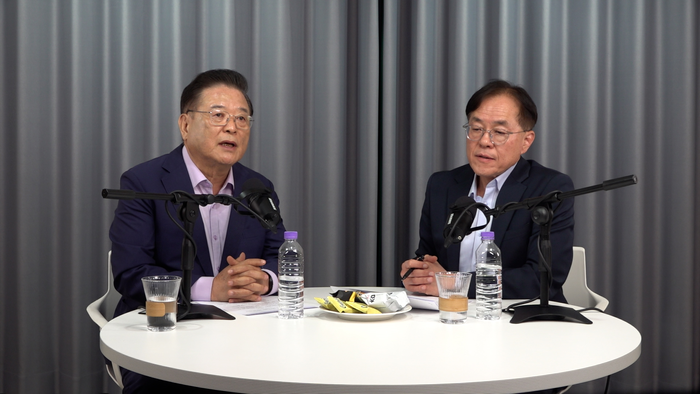 국민의힘 김문수 후보 직속 우동기 지방살리기 특별위원장과 영남일보 박재일 논설실장이 29일 '박재일의 직설사설'에 출연해 대담하고 있다. 이형일기자 hilee@yeongnam.com