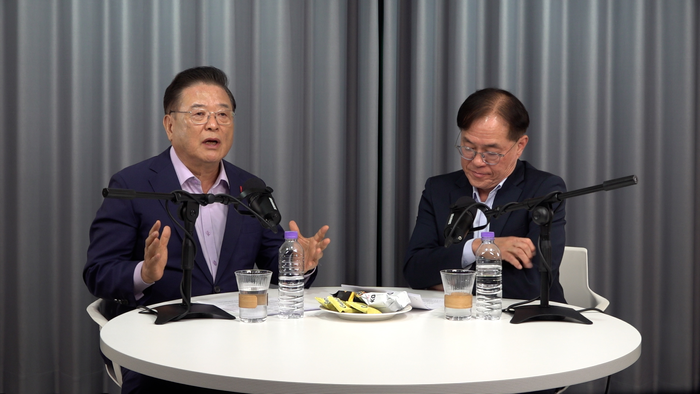 국민의힘 김문수 후보 직속 우동기 지방살리기 특별위원장과 영남일보 박재일 논설실장이 29일 '박재일의 직설사설'에 출연해 대담하고 있다. 이형일기자 hilee@yeongnam.com