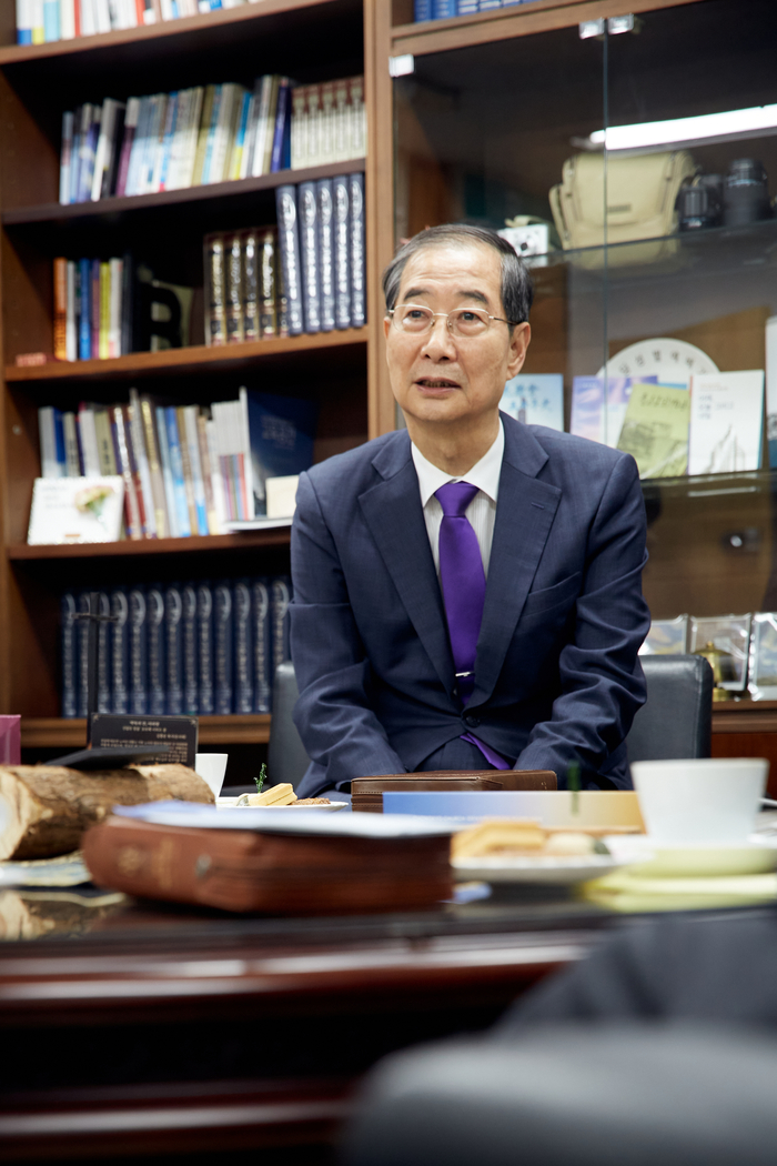 김문수·한덕수, 부처님오신날 첫 대면…단일화 논의 이뤄질지 주목