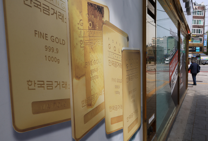 “금값 치솟자 현금 몰린다”…골드뱅킹 1조 돌파, 골드바는 품귀