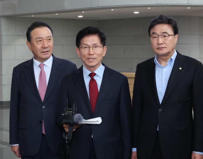 김문수 “오후 6시 한덕수 만난다…조사 중단하라” 단일화 주도권 싸움 본격화