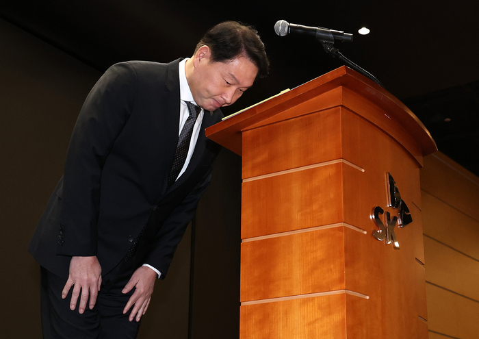 SKT와 KT 묘한 ‘평행이론’…해킹→개인정보 노출→주가 하락에 반사이익까지 닮았다