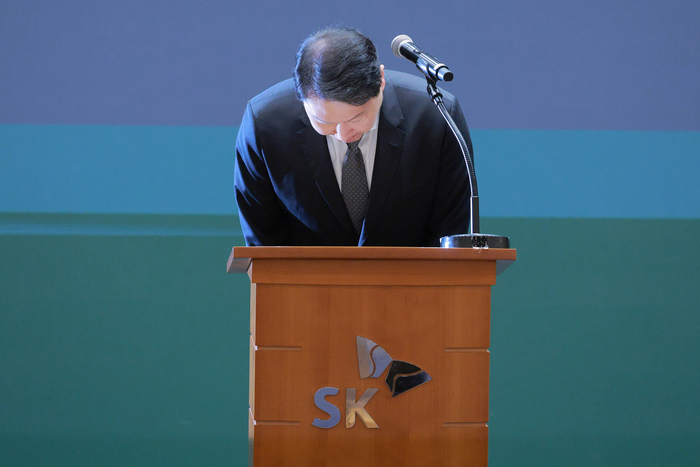 [종합] 최태원 “SKT 유심해킹에 불안·불편 초래해 죄송”