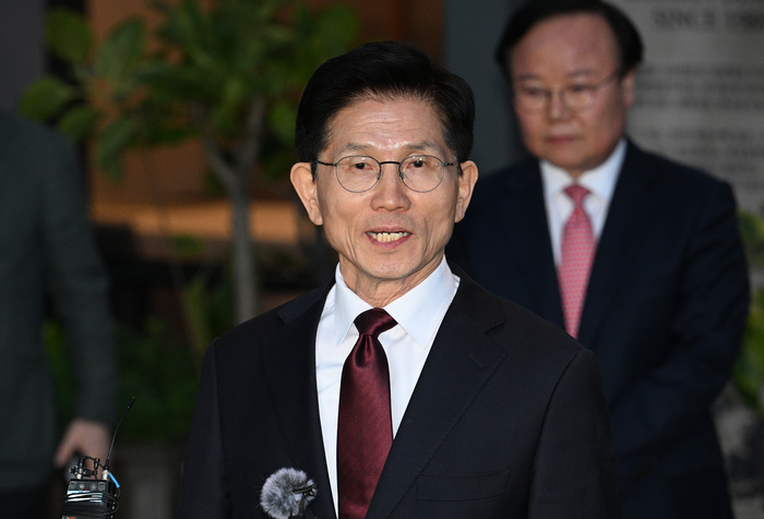 [속보] 김문수, 오전 8시30분 긴급 회견…단일화 입장 밝히나