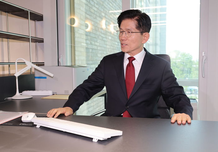 김문수, 국힘 지도부 전대 소집 맞서 ‘대선 후보 지위 확인’ 가처분 신청