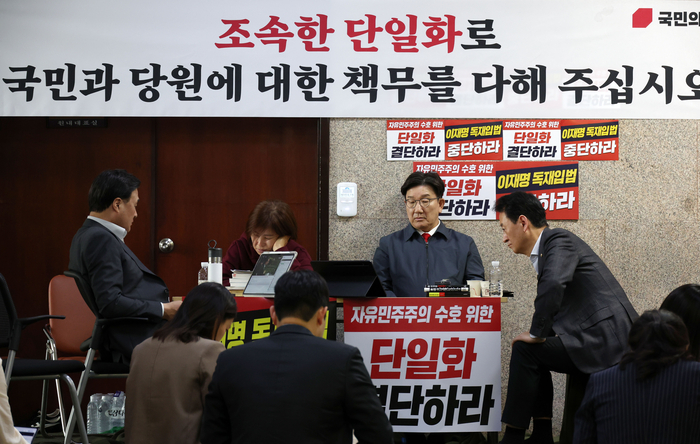 국민의힘 지도부, 김문수 대선 후보와 정면 충돌