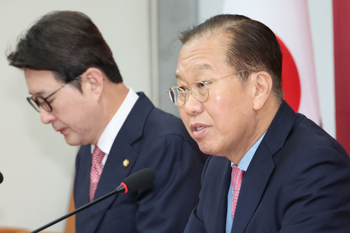 여론조사와 다른 결과…전 당원투표 왜 부결됐나