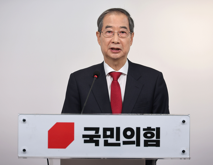 국민의힘 당사에서 기자회견 하는 한덕수 후보