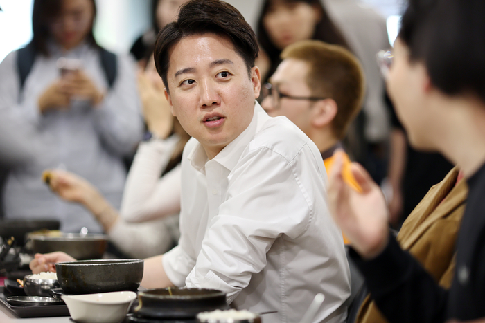 학생들과 점심 먹는 이준석 후보