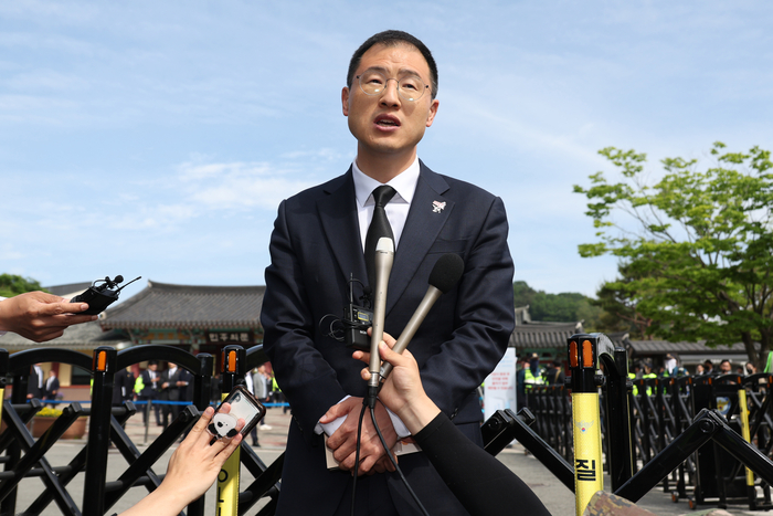 무소속 김상욱 의원, 국립5·18민주묘지 앞에서 민주당 입당 기자회견