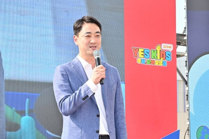 최 이사장(달성군수)이 '2025 YES! 키즈존' 2회차 개막식에서 인사말을 전하고 있다. <달성군 제공>