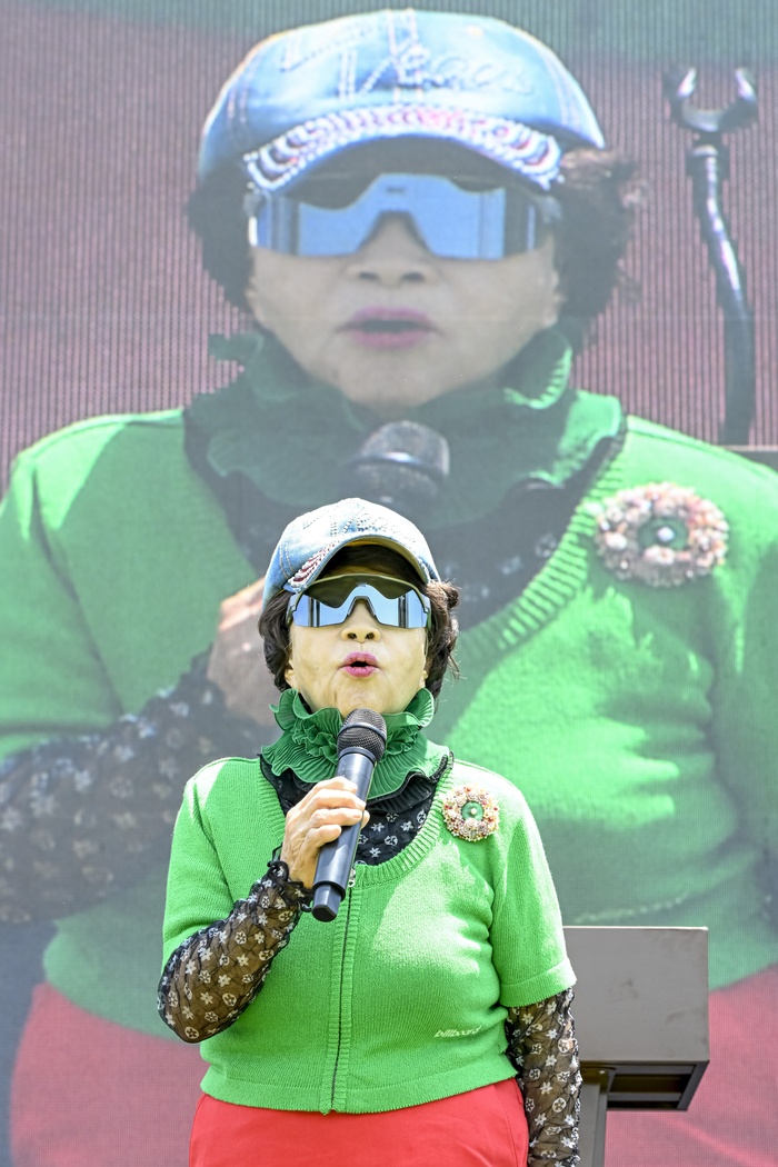 30일 경북 경산시 해내다CC에서 열린 '문신자 이사장 미수(米壽) 기념 골프대회'에서 문신자 한류문화인진흥재단 이사장이 소회를 밝히고 있다. 이현덕기자 lhd@yeongnam.com