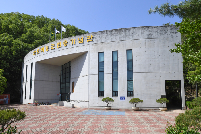 포항 학도의용군 전승기념관. 옛 포항역 앞 탑산(塔山) 자락에 학도의용군 전승기념관이 자리한다. 6·25전쟁 당시 포항지구 전투에 참가했던 학도의용군을 기리는 곳이다.
박관영기자 zone5@yeongnam.com