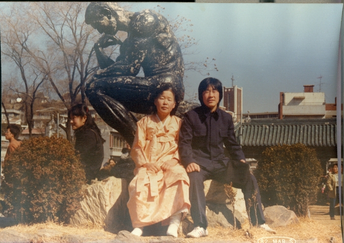 이재명 대통령 1982년 대학 입학식에 교복을 사 입고 간 모습. 더불어민주당 제공