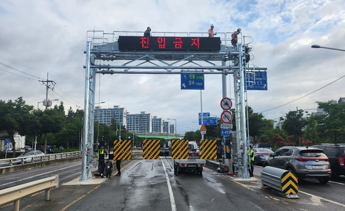 대구 서변지하차도에 설치된 진입차단시설. 대구시 제공.