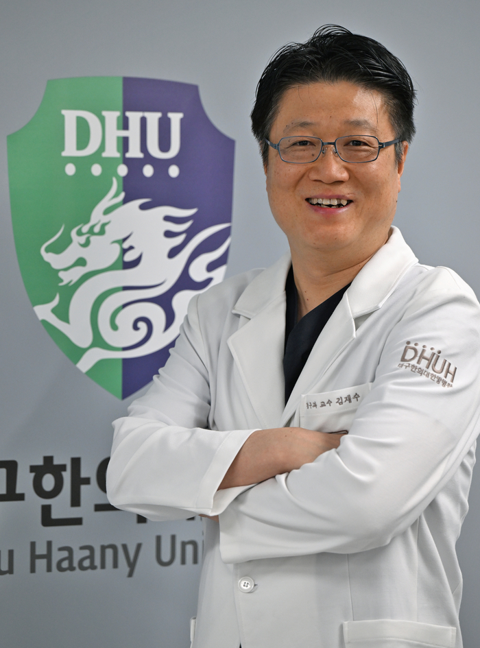 김재수 대구한의대한방병원장이 영남일보와의 인터뷰에서 한방병원의 역할에 대해 설명하고 있다. 이지용기자 sajahu@yeongnam.com