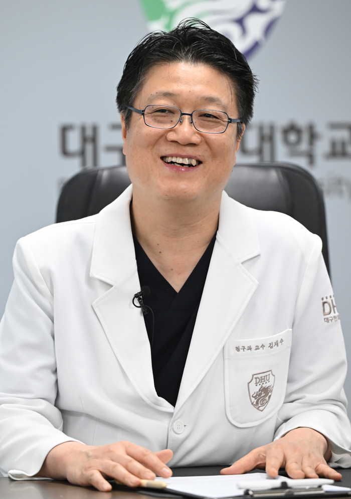 김재수 대구한의대한방병원장이 영남일보와의 인터뷰에서 한방병원의 역할에 대해 설명하고 있다. 이지용기자 sajahu@yeongnam.com