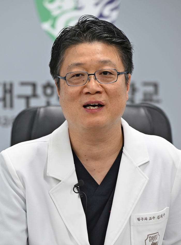 김재수 대구한의대한방병원장이 영남일보와의 인터뷰에서 한방병원의 역할에 대해 설명하고 있다. 이지용기자 sajahu@yeongnam.com