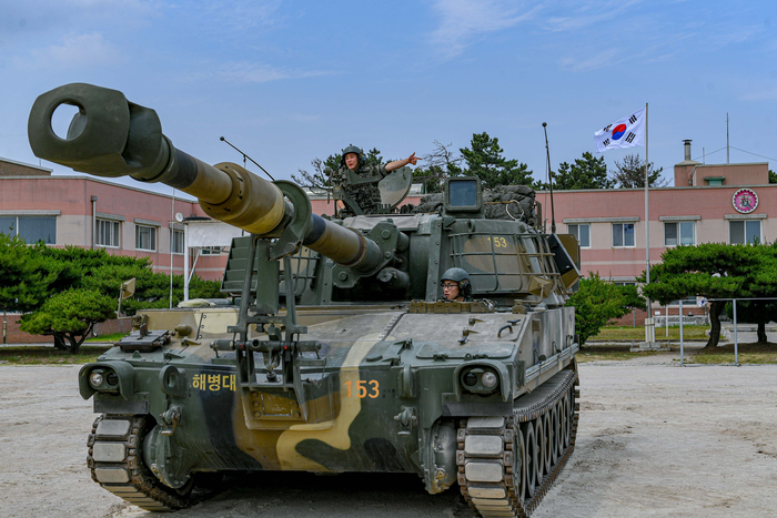 해병대 1사단 포병여단이 장병 50여 명과 K-55A1, K-9A1 등 155mm 자주포 16문이 참가한 가운데 지난 9일부터 11일까지 경북 포항 주둔지 일대에서 2025년 전반기 포술경연대회를 진행 중이다. <해병대 1사단 제공>