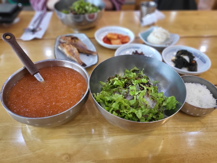 대구 수성구의 장수 맛집인 창해물회의 대표 메뉴인 물회. 이승엽기자sylee@yeongnam.com