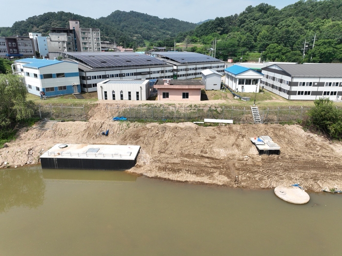 예천군은 지난 20일 예천읍과 용문·감천·보문·유천면, 그리고 호명읍 일부 지역에 수돗물을 공급하고 있는 예천정수장에 하루 1만5천t을 추가로 취수할 수 있는 신규 시설을 준공했다고 밝혔다. <예천군 제공>