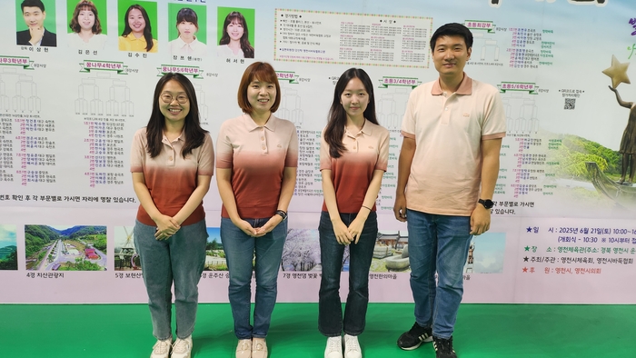 올해 창단한 NH농협여자바둑프로리그 영천명품와인선수단(오른쪽부터 이상헌 감독,허서현,김은선,김수진 선수)<유시용 기자>