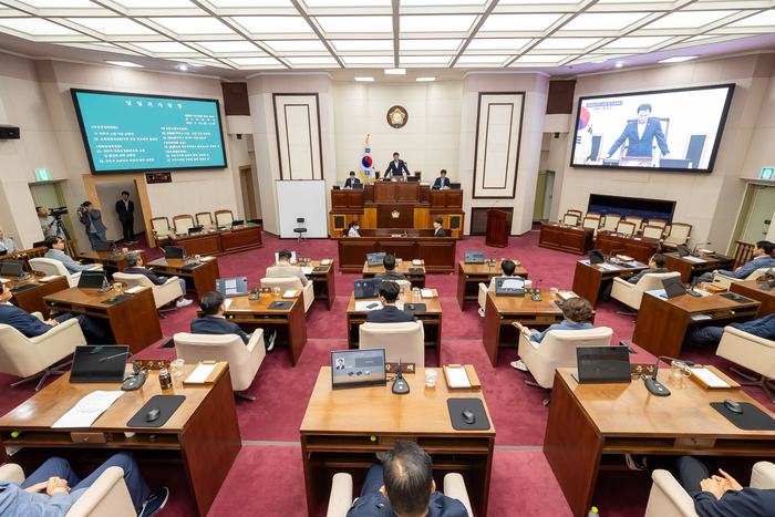 안주찬 시의원에 대한 징계안을 의결한 구미시의회 본회의 모습<구미시의회 제공>
