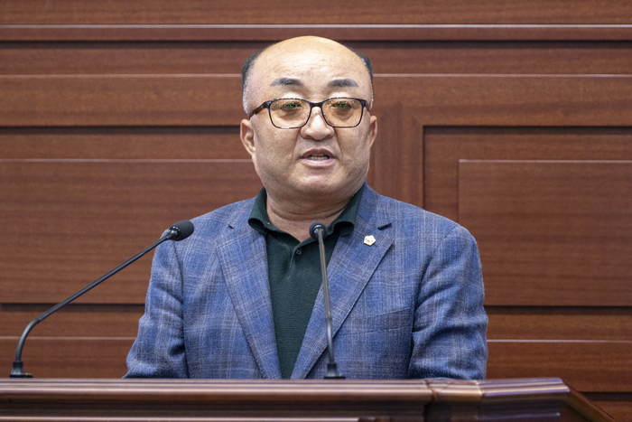 경북도의회 김홍구 도의원이 24일 제356회 도의회 제1차 정례회 제3차 본의회에서 5분 자유발언을 하고 있다.<경북도의회 제공>