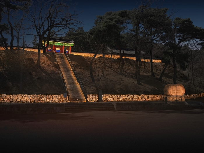 경주시 인왕동에 위치한 상서장 외삼문과 담장, 석축, 유허비, 고운대 등에 야간 경관 개선 사업이 추진된다. 경주시 제공