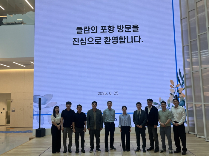 '바이오콤 캘리포니아(Biocom California)'의 한국 사업 파트너사 플란(Flann) 관계자들이 25일 포항을 방문했다. <포항시 제공>