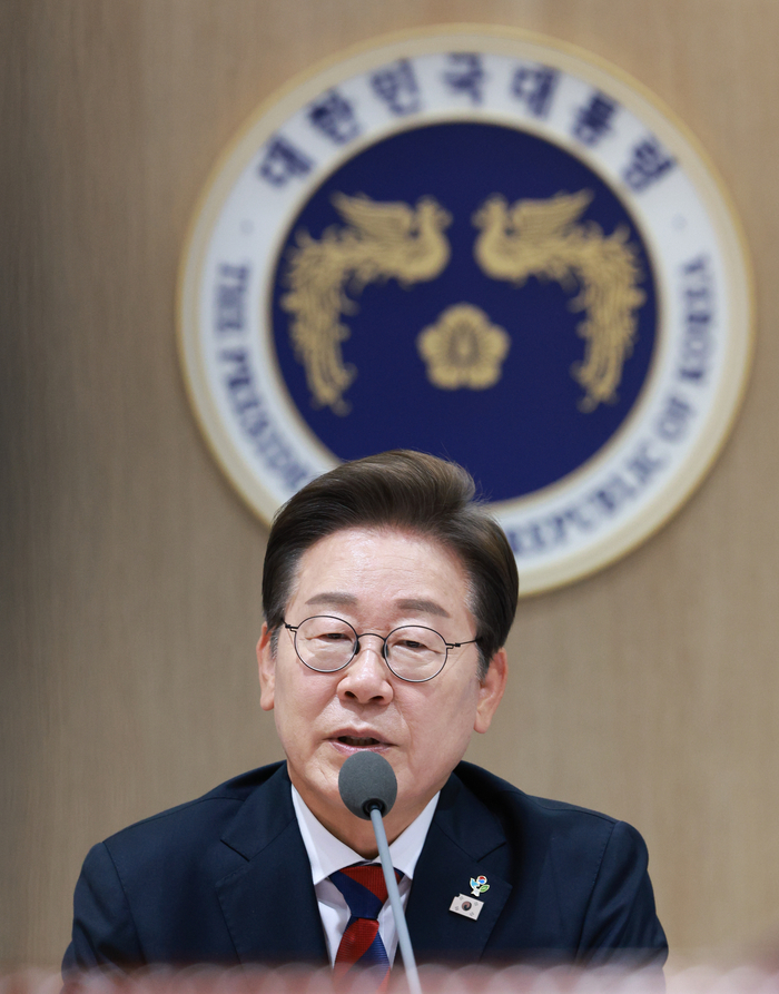 이재명 대통령이 5일 서울 용산 대통령실 청사에서 열린 국무회의에서 발언하고 있다. 연합뉴스