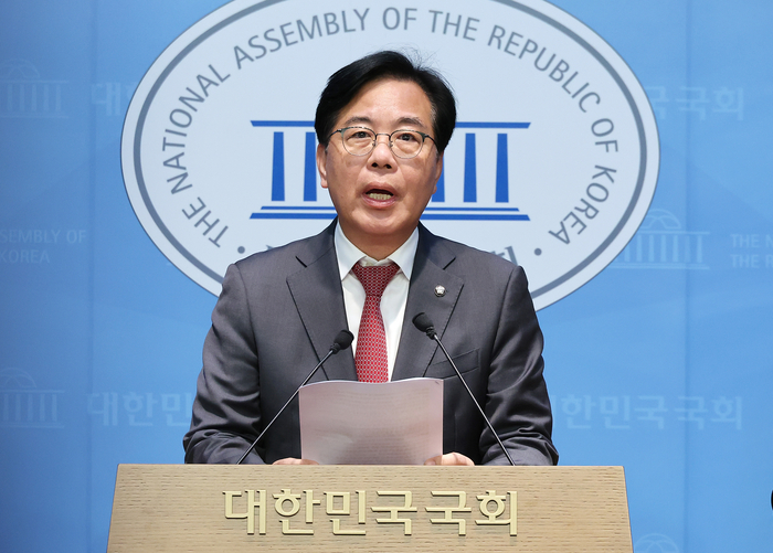 국민의힘 송언석 의원이 12일 서울 여의도 국회 소통관에서 원내대표 출마 선언을 하고 있다. 연합뉴스