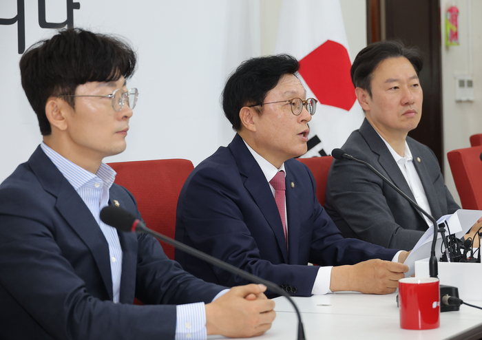 국민의힘 박형수 원내수석부대표가 13일 국회에서 현안 관련 기자간담회를 하고 있다. 연합뉴스