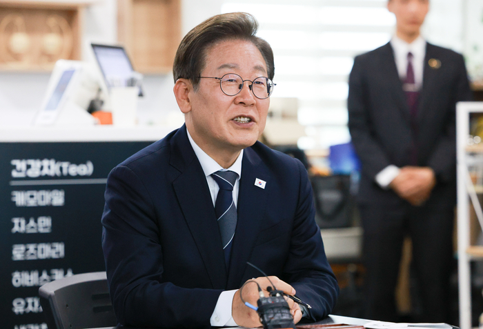 李 대통령 “정치 사명은 국민 평화 지키는 것…든든한 울타리 되겠다”