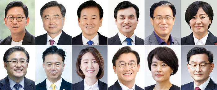 대통령실은 23일 강훈식 대통령비서실장의 브리핑을 통해 이재명 대통령의 장관급 내각 인선을 발표했다.
윗줄 왼쪽부터 배경훈 과학기술정보통신부 장관 후보자, 조현 외교부 장관 후보자, 정동영 통일부 장관 후보자, 안규백 국방부 장관 후보자, 권오을 국가보훈부 장관 후보자, 유임된 송미령 농림축산식품부 장관.
아래 줄 왼쪽부터 김성환 환경부 장관 후보자, 김영훈 고용노동부 장관 후보자, 강선우 여성가족부 장관 후보자, 전재수 해양수산부 장관 후보자, 한성숙 중소벤처기업부 장관 후보자, 국무조정실장에 임명된 윤창렬 LG글로벌 전략개발원장. 연합뉴스