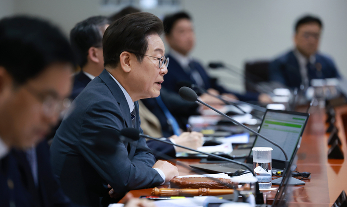 이재명 대통령이 24일 서울 용산 대통령실 청사에서 열린 국무회의를 주재하고 있다. 연합뉴스