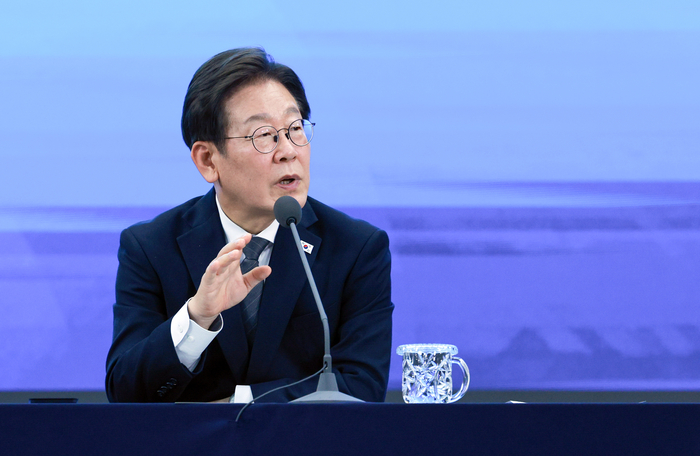 광주·전남 타운홀미팅 발언하는 이재명 대통령
    (광주=연합뉴스) 홍해인 기자 = 이재명 대통령이 25일 광주광역시 국립아시아문화전당에서 열린 '광주시민·전남도민 타운홀미팅'에 참석해 발언하고 있다. 2025.6.25 [대통령실통신사진기자단]
    hihong@yna.co.kr
(끝)


<저작권자(c) 연합뉴스, 무단 전재-재배포, AI 학습 및 활용 금지>