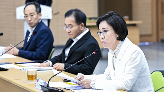 25일 대구시청 산격청사에서 열린 '국민의힘-대구광역시 예산정책협의회'에서 이인선 국민의힘 대구시당위원장이 모두발언을 하고 있다.
이현덕기자 lhd@yeongnam.com