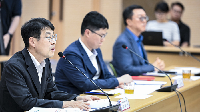 25일 대구시청 산격청사에서 열린 '국민의힘-대구광역시 예산정책협의회'에서 김정기 대구시장 권한대행이 모두발언을 하고 있다.
이현덕기자 lhd@yeongnam.com