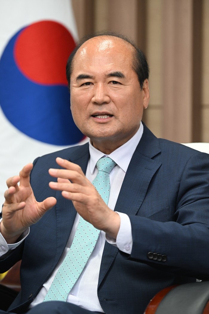 강영석 상주시장이 지난 8일 영남일보와 인터뷰를 갖고 있다. 강 시장은