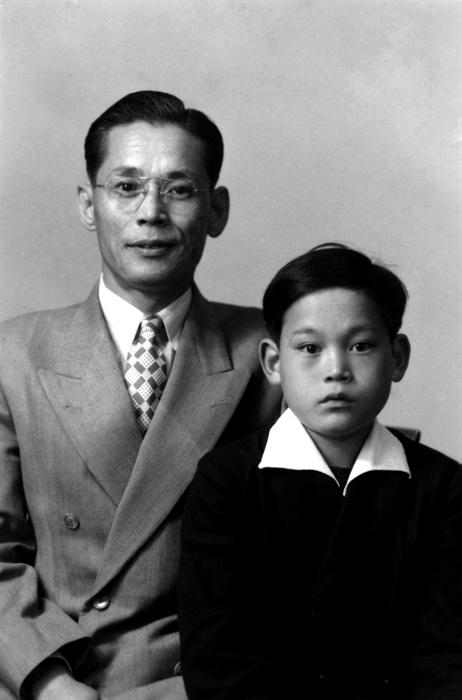삼성 창업주 이병철 회장(왼쪽)과 유년 시절의 이건희 삼성전자 회장. <삼성그룹 제공>