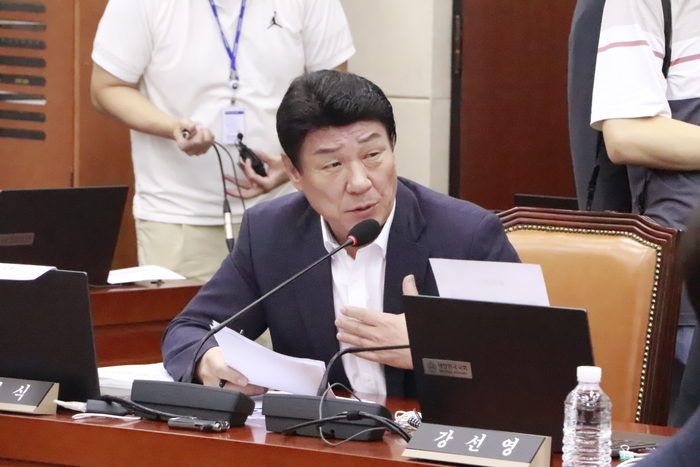 강대식 의원이 15일 청문회장에서 질의하고 있다. <강대식 의원실 제공>