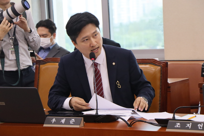 우재준 의원이 15일 청문회장에서 질의하고 있다. <우재준 의원실 제공>